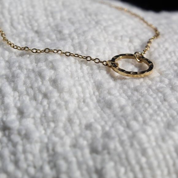 Gold Minimalist Circle Link Chain Bracelet - Picture 6 of 8